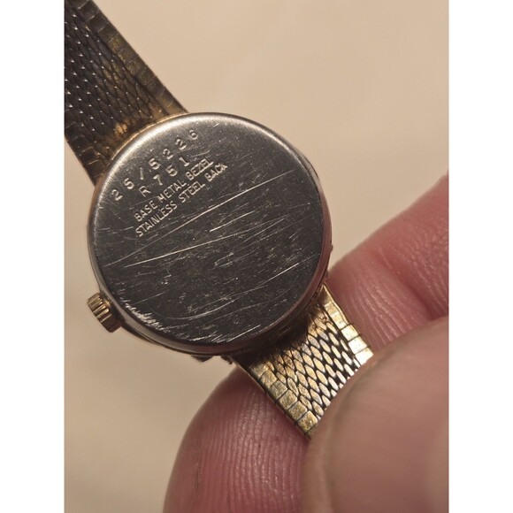Vintage Armitron Deauville Diamond 19mm Ladies\' Gold Tone Bracelet Watch. 7\